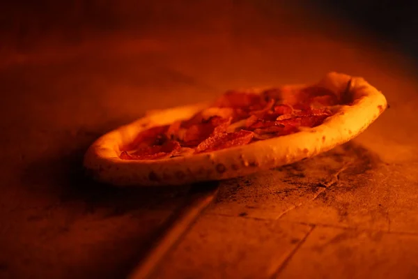 Cozinhar Pizza Napolitana Forno Lenha — Fotografia de Stock