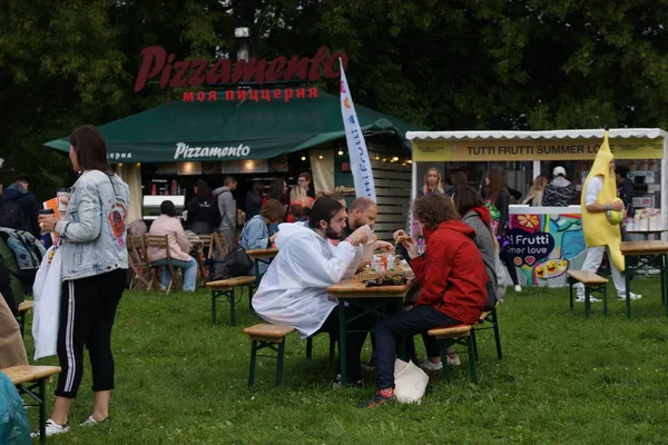 Rusia Moscú Agosto 2019 Festival Música Picnic Posters Parque Kolomenskoye — Foto de Stock