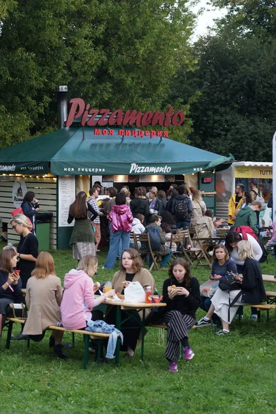 Rusia Moscú Agosto 2019 Festival Música Picnic Posters Parque Kolomenskoye — Foto de Stock