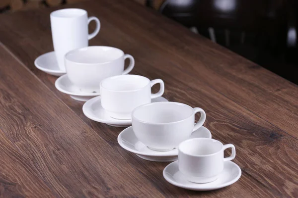 Prázdný Bílý Čaj Set Dřevěný Stůl — Stock fotografie