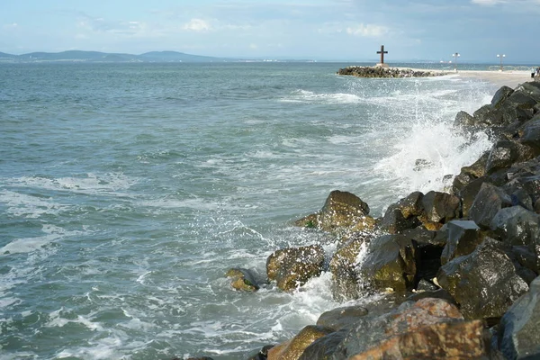 Paisaje Marino Durante Día Con Una Cruz — Foto de Stock