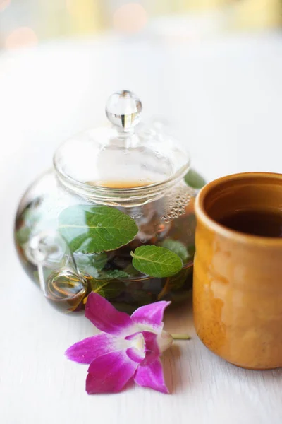 Green Mint Tea Glass Kettle Brown Cup Purple Flower White — Stock Photo, Image