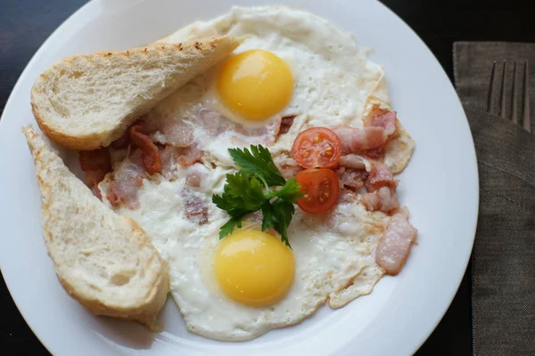 fried eggs with toasts