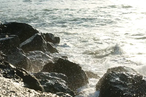 Hermoso Mar Azul Con Olas —  Fotos de Stock