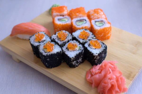 Primer Plano Rollos Sushi Japonés Jabalí Madera —  Fotos de Stock