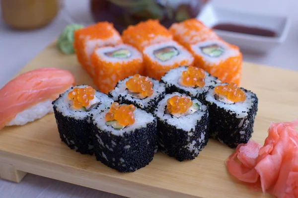 Primer Plano Rollos Sushi Japonés Jabalí Madera —  Fotos de Stock