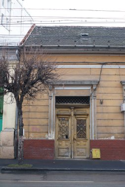 Romanya 'daki eski binanın cephesi