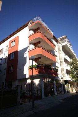 Şehirde geleneksel bir apartman.
