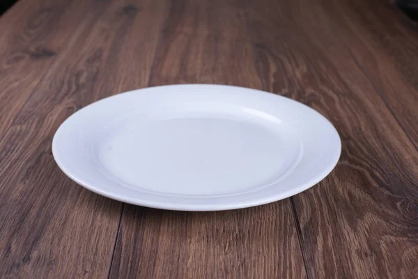 Masada beyaz boş çanak