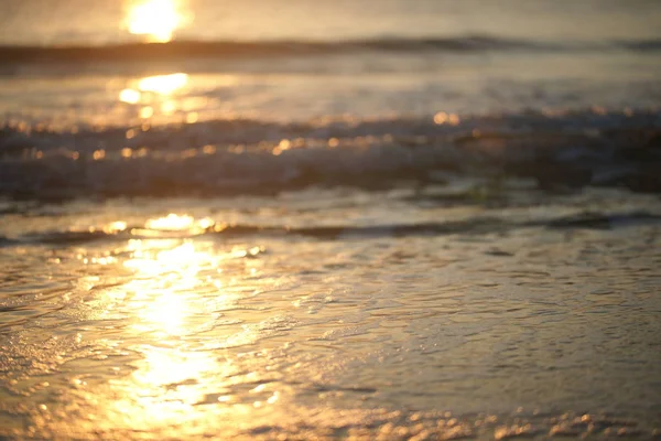 日落时美丽的海滩景色 — 图库照片