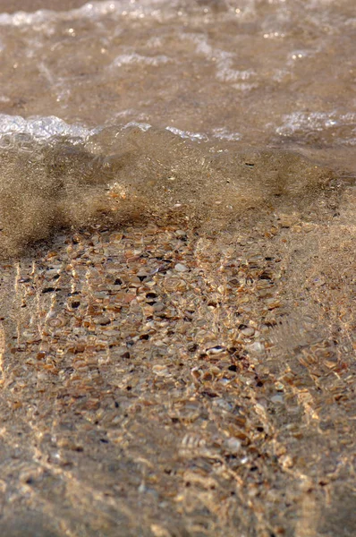 Κύματα Στην Άμμο Στην Παραλία — Φωτογραφία Αρχείου