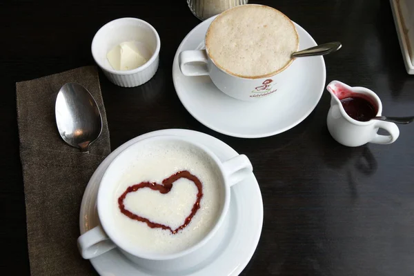 Kaffee Mit Milch Und Milchbrei Auf Dem Tisch Frühstückskonzept — Stockfoto