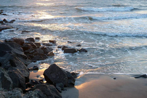 Vakker Utsikt Mot Stranden Ved Solnedgang – stockfoto