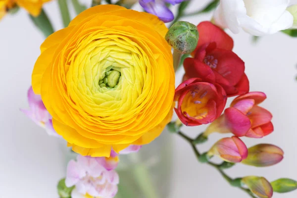 Boeket Met Verschillende Kleurrijke Bloemen — Stockfoto