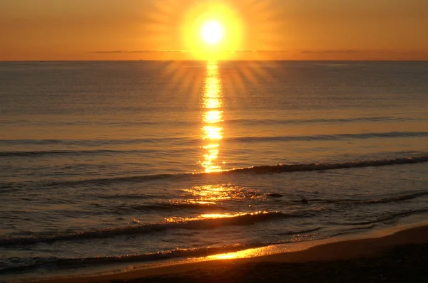 Golven Aan Zee Bij Zonsondergang — Stockfoto