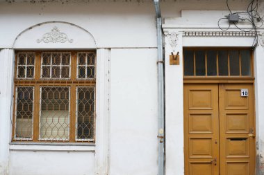 Romanya 'daki eski binanın cephesi