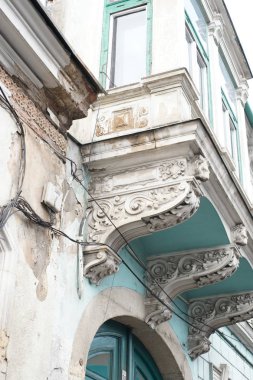 Eski bir binanın mimari detayları