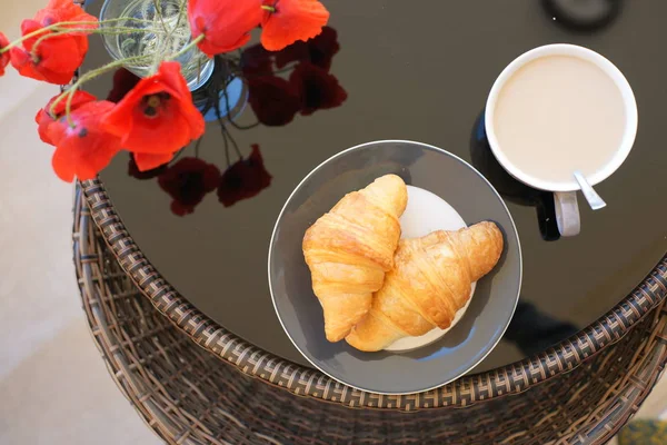 Croissants Plato Con Taza Café — Foto de Stock