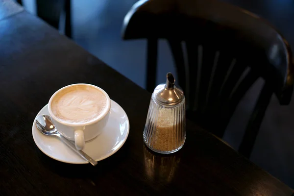 Heißer Kaffee Mit Milch Auf Dem Tisch Café — Stockfoto