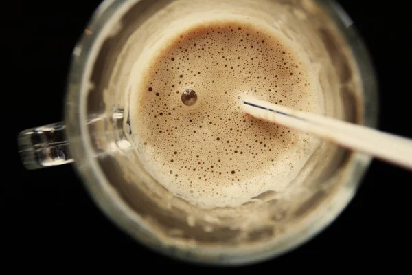 Heiße Tasse Kaffee Mit Milch Auf Dem Tisch — Stockfoto