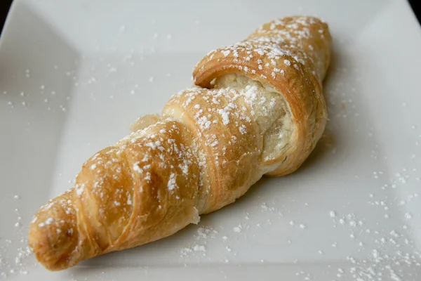 Croissant Sobre Mesa Con Azúcar — Foto de Stock