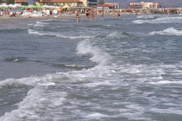 Turistlerle Dolu Deniz Plajı — Stok fotoğraf