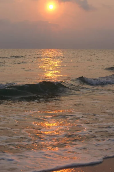 Vlny Moře Při Západu Slunce — Stock fotografie