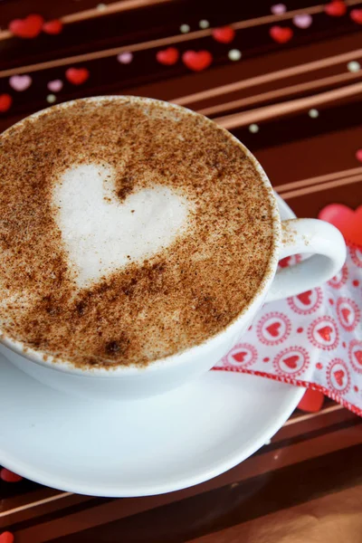 Heißer Kaffee Auf Dem Tisch — Stockfoto