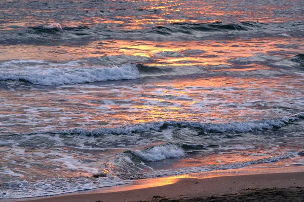 Vågor Vid Havet Vid Solnedgången — Stockfoto