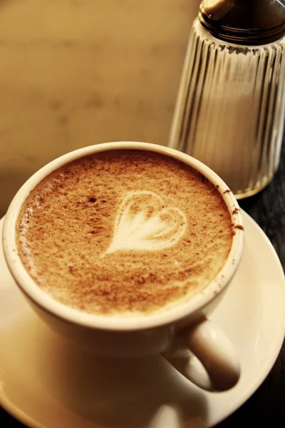 Heißer Kaffee Auf Dem Tisch — Stockfoto