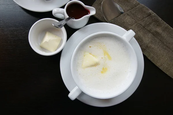 Grieß Mit Milch Und Butter Frühstück — Stockfoto