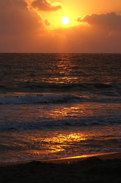 Vlny Moře Při Západu Slunce — Stock fotografie