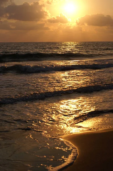 Vågor Vid Havet Vid Solnedgången — Stockfoto