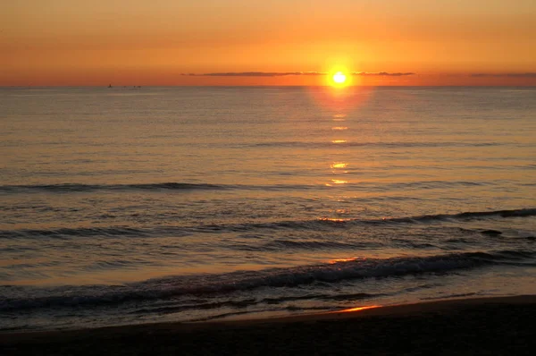 Apus Soare Frumos Deasupra Mării — Fotografie, imagine de stoc