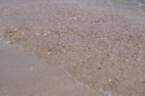灰色的沙质 背景沙子 沙子和清澈海水的无缝隙质感 — 图库照片