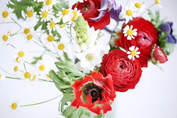 Bouquet Con Diversi Fiori Colorati — Foto Stock