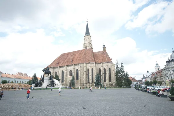 罗马尼亚的特兰西瓦尼亚地区小城镇 第二大的罗马尼亚城市 圣米迦勒的哥特式教堂 — 图库照片