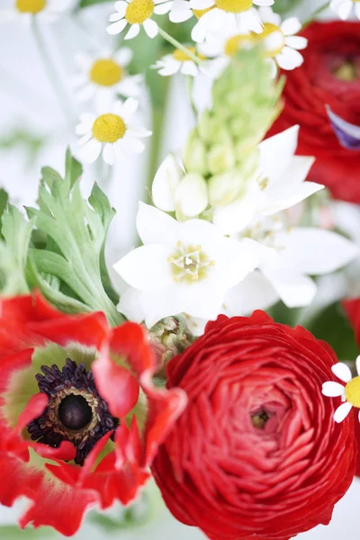 Bouquet Con Diversi Fiori Colorati — Foto Stock