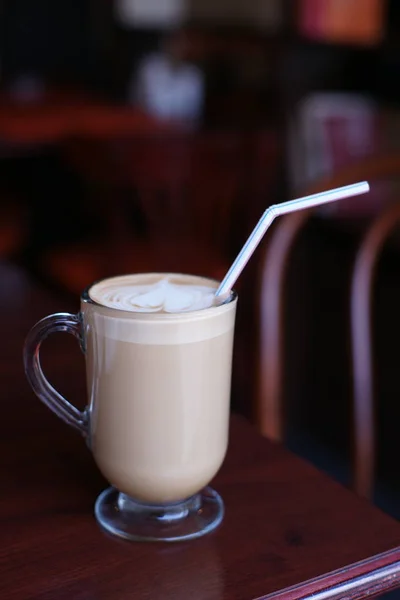 Café Dans Une Tasse Verre Sur Table — Photo