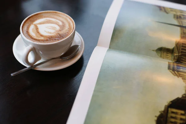 Hete Koffie Met Melk Tafel Cafe — Stockfoto