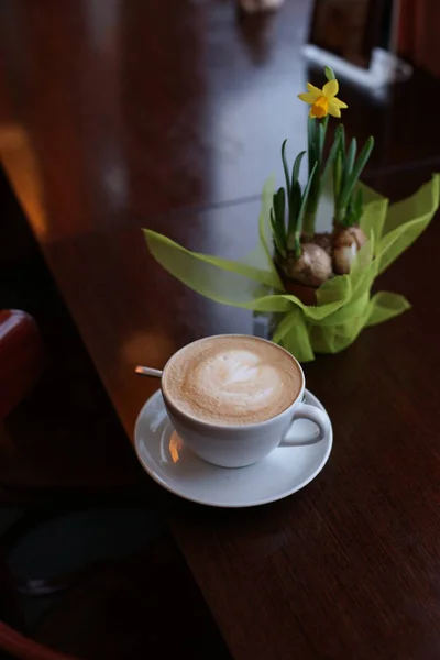 Heißer Kaffee Mit Milch Auf Dem Tisch Café — Stockfoto