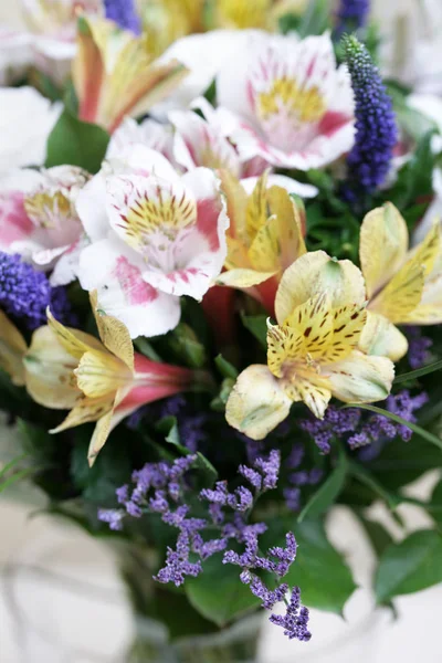 Güzel Renkli Çiçek Buketi — Stok fotoğraf