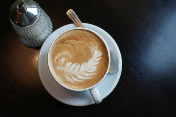 Καφέ Latte Στο Τραπέζι — Φωτογραφία Αρχείου