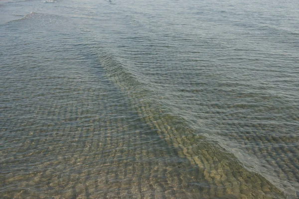 Mořská Voda Mořským Křišťálem Jasné Malé Vlny Pozadí — Stock fotografie