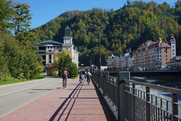 - Rusya. Sochi Rosa Khutor. Dağ evi. Ekim 2019.
