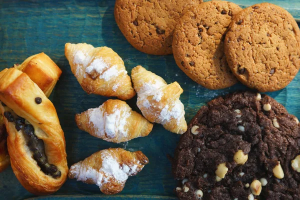 Varios Tipos Pasteles Galletas Una Tabla Madera — Foto de Stock