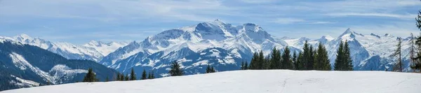 Панорама Зимові Альпи Інтер Панорама Луками Снігом Гір Позаду — стокове фото