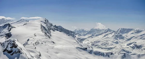 冬のアルプス山脈のパノラマ 3029 ザルツブルクの上のピークからチロル アルプスの美しい風景です 雪と青空と山 パノラマ ビュー — ストック写真