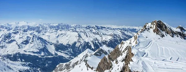 阿尔卑斯山在冬天全景 从萨尔茨堡山顶 3029M 蒂罗尔阿尔卑斯山的美丽景色 山上有白雪和蓝天 — 图库照片