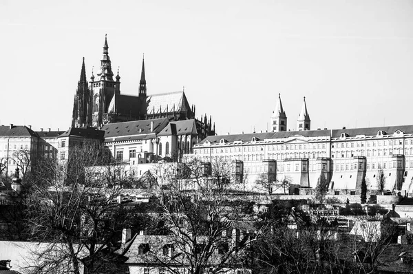 Panorama miasta z Pragi. Zamek na Hradczanach i Hradczany. — Zdjęcie stockowe